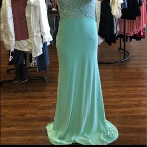 Size 10 Nina Canacci Gown
